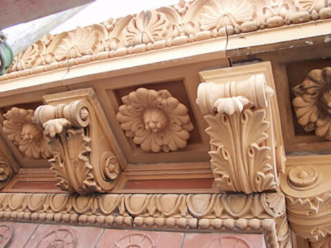 Fassadenschmuck, Friese, Konsolen, Gesimssteine, Ornamentplatten