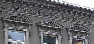 Fassadenstuck: Gründerzeit-Stuckfassade vor der Rekonstruktion am Fassadenstuck