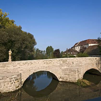 Bild Referenz "Alte Aischbrücke, Höchstadt a.d. Aisch schonende Reinigung, partielle Fugensanierung, und Konservierung des Brückenheiligen Nepomuk"