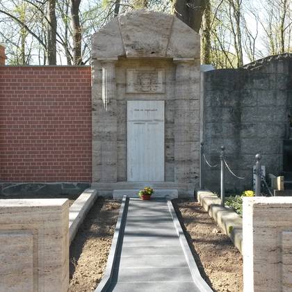 Bild Referenz "Natursteinreinigung an einer Grabstelle - Reichenbacher Hauptfriedhof"