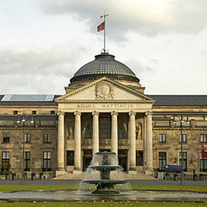 Bild Referenz "Kurhaus Wiesbaden, Kurhausplatz Sanierung der neoklassizistischen Fassade"