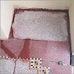 Terrazzo sanieren: Terrazzorestaurierung, Mosaikwürfel gewechselt.
