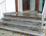 Naturstein Treppenbelag und Stahlkonstruktion